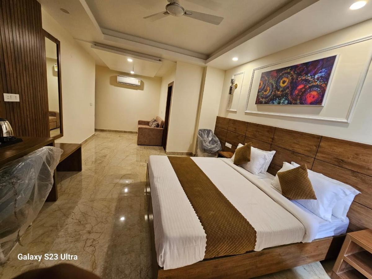 Hotel Nirvana Bliss, Behind Parmarth Niketan Rishīkesh Buitenkant foto