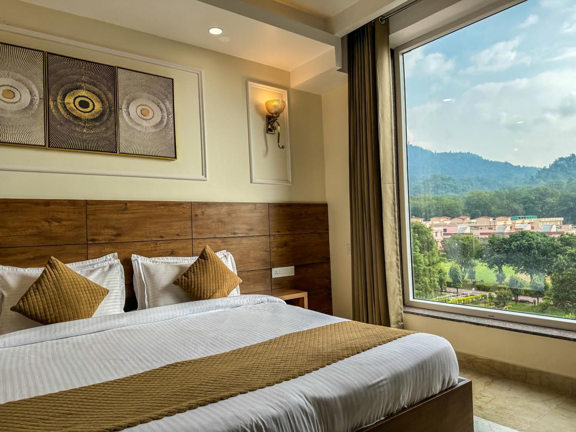 Hotel Nirvana Bliss, Behind Parmarth Niketan Rishīkesh Buitenkant foto