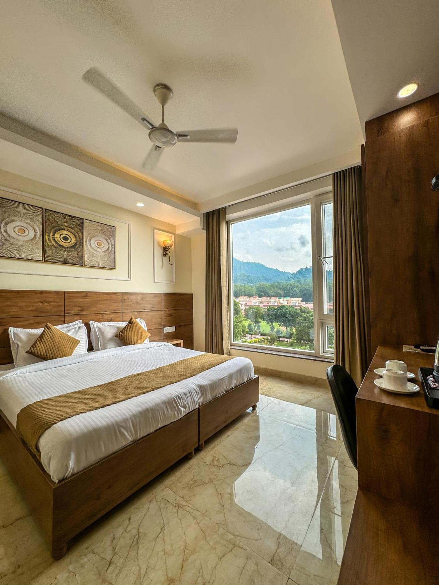 Hotel Nirvana Bliss, Behind Parmarth Niketan Rishīkesh Buitenkant foto