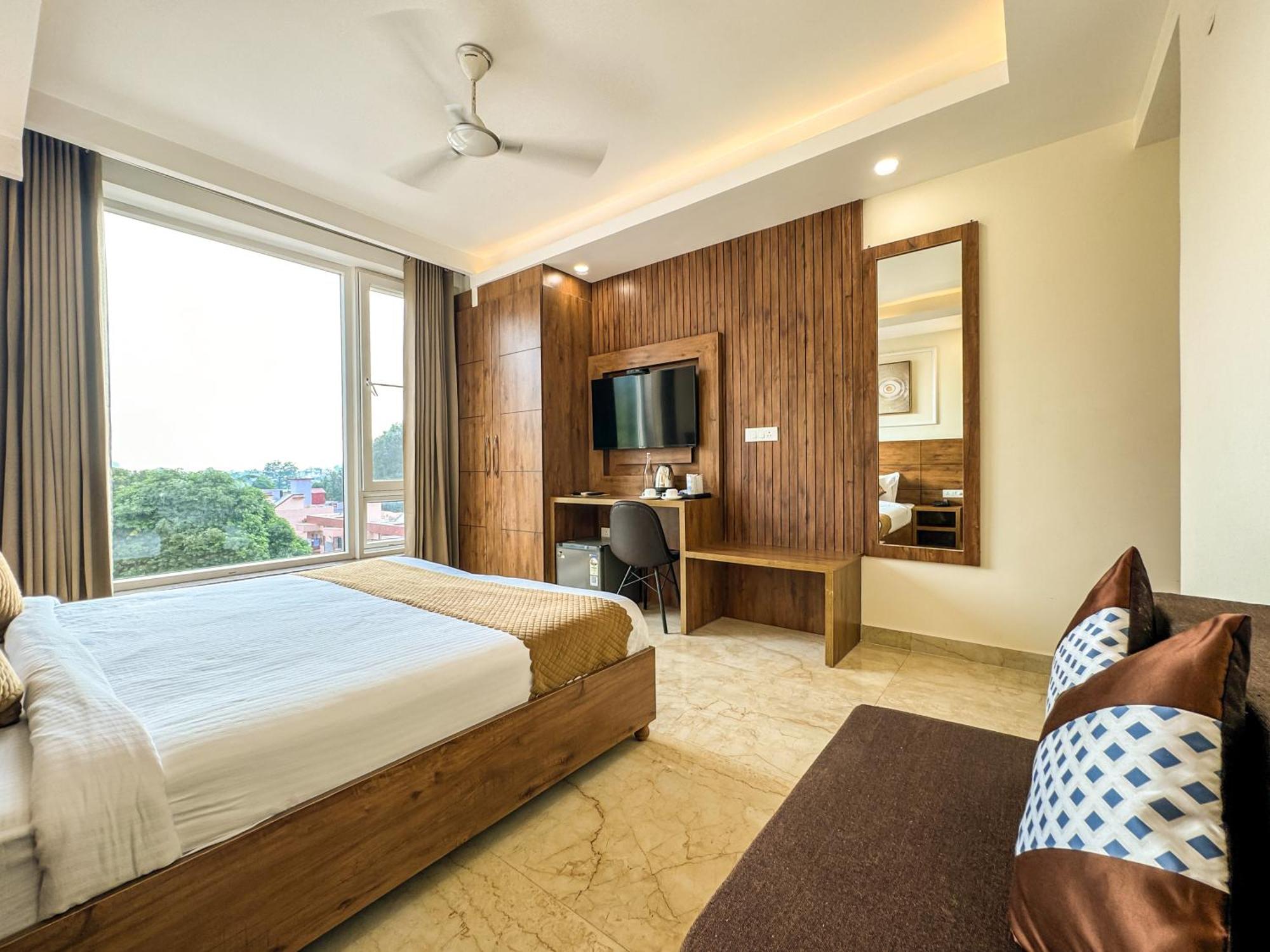Hotel Nirvana Bliss, Behind Parmarth Niketan Rishīkesh Buitenkant foto